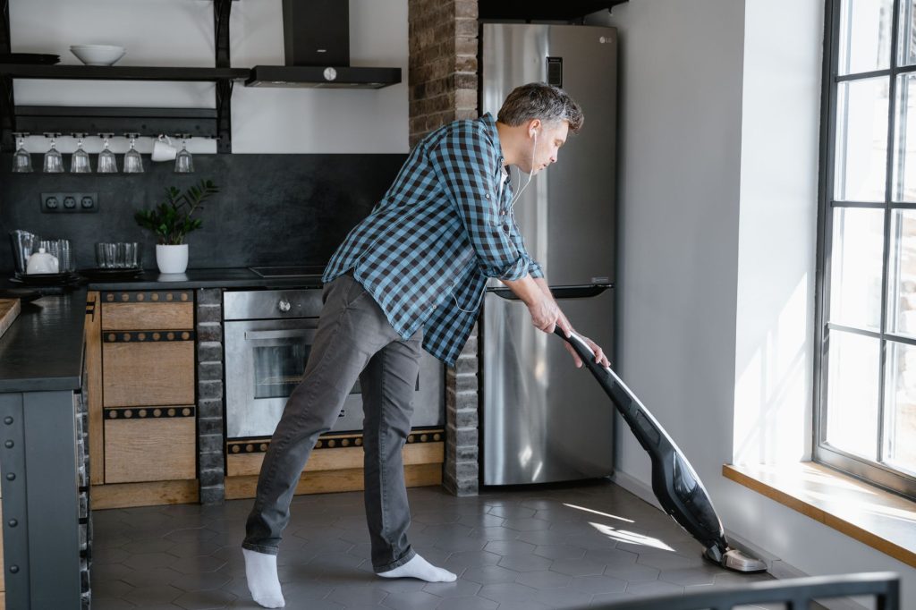 Serpillière ou balai vapeur : quel choix pour vos sols